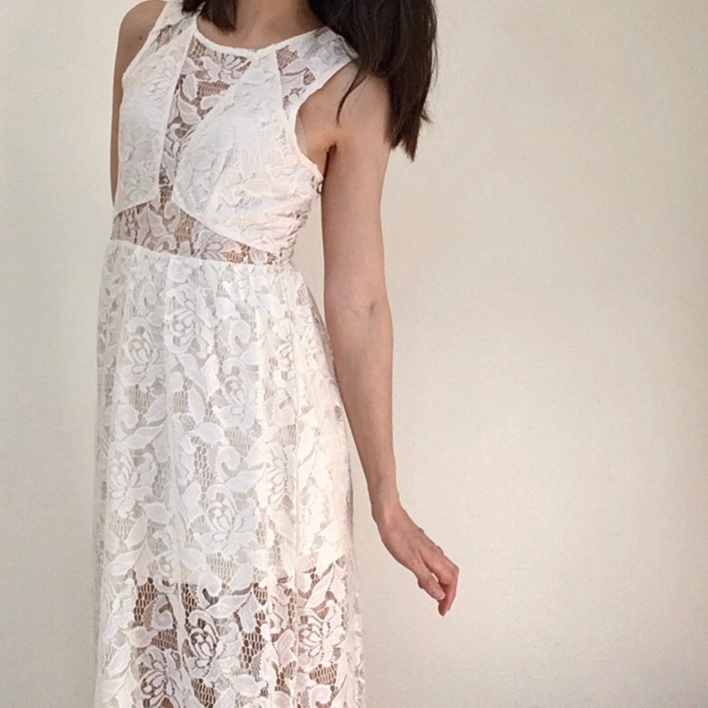 Cream lace dress - Picture 2 of 14
